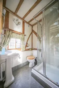 Ebony Cottage - Image 3