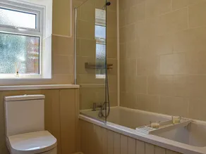 A peaceful farm stay within easy reach of stunning beaches and coastline. - Image 3