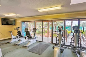 Steps to Beach! Top-Floor Condo in Hilton Head - Image 3