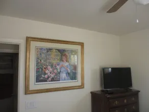 Art Gallery Vacation House - Image 2