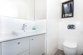 3 level Unit in close proximity to Deadmans Beach with ocean views. - Image 4