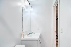 4BR+Parking central townhouse walk to metro&shops - Image 4