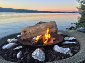 Chico Bay Inn Garden Suite:Beach•Hot Tub•Kayaks•Fire Pits•Near World Cup Seattle - Image 2