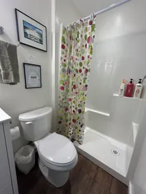 Gabriola Small Suite with Hot Tub - Image 3
