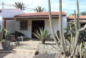 Rustic 1-bed Bungalow in Parque Holandés - Image 5