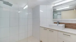 Oceanic Unit 4 Kings Beach QLD - Image 2