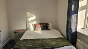 Pet Friendly - 3 Bedrooms - 6 Guests - Parking - Image 3