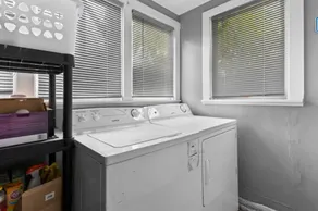 3 bedroom with laundry and parking at Windsor - Image 3