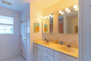 Bayview Vibes, Walk to Dining, 4BR, 1 Mi to Beach - Image 4