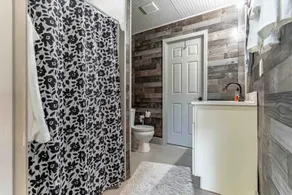 Modern Barndomanium on beautiful farm! 4 R -2.5 B - Image 5