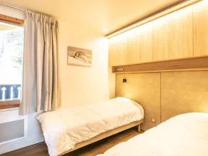 Family Stay with Picturesque Mountain Views - Image 5