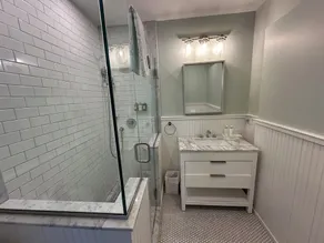 Bright & Sunny 1 Bed/ 1 Bath/ Dog Friendly on Historic Spring St, can't beat the location! - Image 4