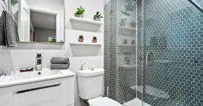 Miami's Exclusive Lagoon Villa - Image 4