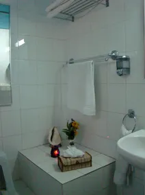 KINIRAS HOTEL - Image 2