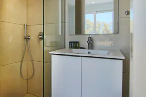 Phaedrus Living - Seaside Deluxe Flat Harbour 112 - Image 2