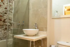 3BR old City Amazing House Wifi Jacuzzi Hottub A/C - Image 5
