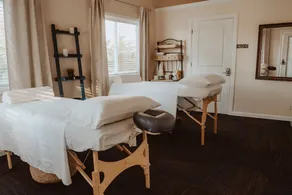 Stay in Style! Family Getaway by the Erie Shores - Image 2