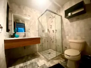 HUGE. FULL APARTMENT 100% REMODELED EXPO AREA - Image 3