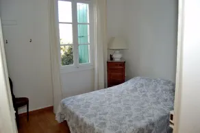 Typisk Languedoc-drueplukker med swimmingpool - Image 3