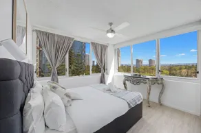 Oceanfront Serenity At Main Beach - Image 4
