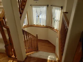 PRIVATE 1 B/R Suite in Upscale formerShowhome  . 4 MIN walk to Lakeside beach Pk - Image 2