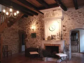 Historic XIV Century Cottage with Modern Comforts, Garden and Parking - Image 2