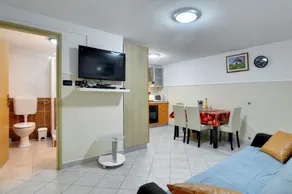Solrig finca med privat pool, vaskemaskine, aircondition, WiFi, terrasse, have, grill, legeplads og poolbord - Image 3