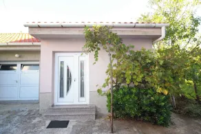 Holiday apartment in a quiet and sunny location - Image 5