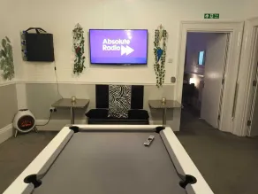 Riviera Retreat 10 bed 10 bath Torquay, games room, beach 750m, sleeps 20-24 - Image 4