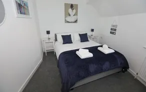 Exmouth - Apartment 2, Strand House - Modern 2 Bedroom Apartment, Perfect Location For Access To Beach & Town Centre - Sleeps 6 Guests - NO Parking - Hosted By RENTMYHOUSE - Image 4
