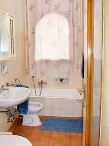 Spazioso appartamento di 3 ½ locali con un bellissimo giardino e una vista sul lago - Image 2