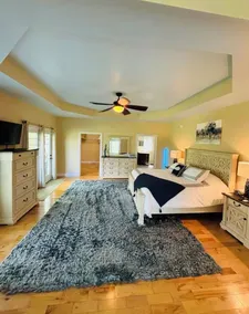 Bourbon Trail Pool & Hot-Tub FUN-ZONE! Game Room! Pool Table! Golden Tee! Ping Pong! Luxurious and Spacious Master Bedroom! Pets Allowed for Fee! - Image 5
