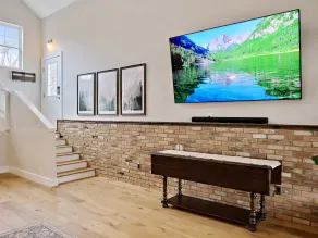 The Kroll House Loft - Location, Comfort, and Fun! - Image 2
