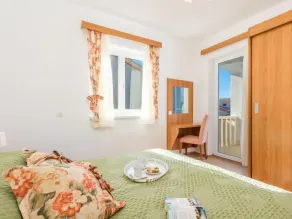 Apartamento vacacional con jardín, piscina y barbacoa - Image 3