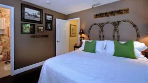 LAST MINUTE DEAL, Charming Elevated Duplex – Relaxing Beach Getaway Near Anna Maria Island- Bay access - Image 5
