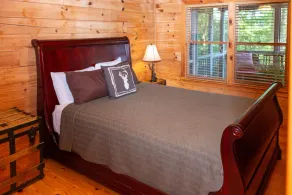 Spacious & Private Cabin with gorgeous views, Hot tub, Dog-friendly! - Image 3