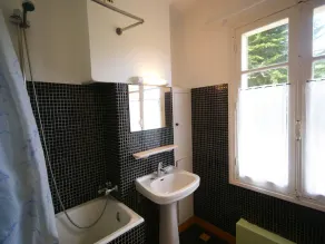 Modern Vacation Home Near the Sea - Image 2