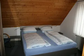 Bright, friendly apartment with balcony for rent - Image 5