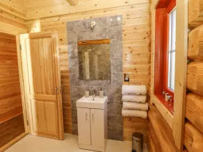 HOLLY LODGE, family friendly, with pool in Greetham, Rutland - Image 3