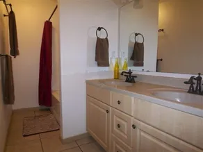 Maison privée et améliorée près du parc national des volcans d'Hawaï - peut accueillir jusqu'à 13 personnes - Image 3