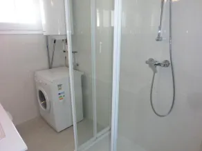 Penthouse lumineux près de la plage avec 2 terrasses, BBQ, et parking – WiFi saisonnier inclus - Image 3