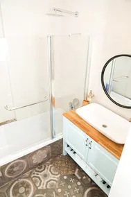 Gabriel Apartments - Stylish Suites - King George ST - Image 5