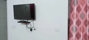 Couple friendly private flat in posh lajpat nagar with attached kitchen, washroom, fridge, powerful - Image 2