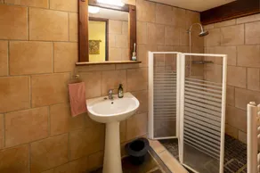 Authentic 100 year old barn, indoor pool - Image 4