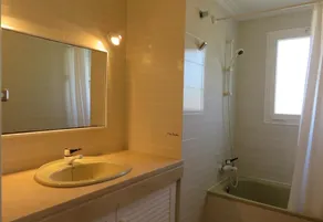Appartement 'Les Fonts 83' avec piscine partagée, terrasse privée et balcon - Image 3