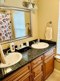 Great location for visiting the NW. Comfortable 5 bedroom home. - Image 4