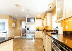 The Penthouse. Heart of Downtown Dubuque. Over 3,000 Sq Ft. - Image 5