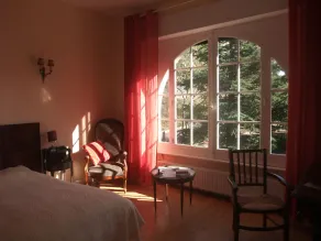 Villa les Ecureuils, i en skovklædt park, ved bredden af søen Saint Ferréol - Image 3