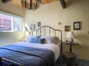 OMG VIEWS for relaxing getaway. KING bed / 🔥WiFi - Image 4