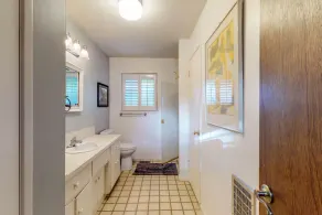 NOUVELLE LISTE! Charmante maison au bord du lac avec une piscine partagée, golf, de superbes vues! - Image 2